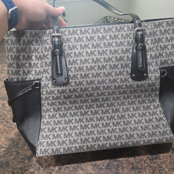 Michael Kors Purse - Picture 4 of 5